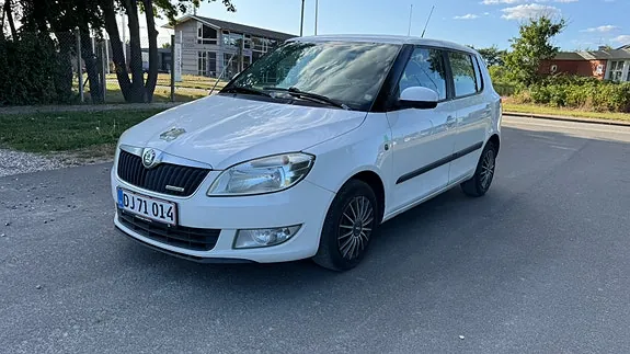 Skoda Fabia 2013 photo 2