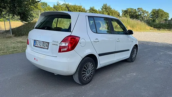 Skoda Fabia 2013 photo 4