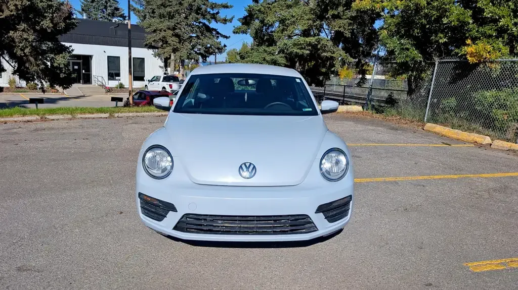 Volkswagen Beetle 2018 photo 2