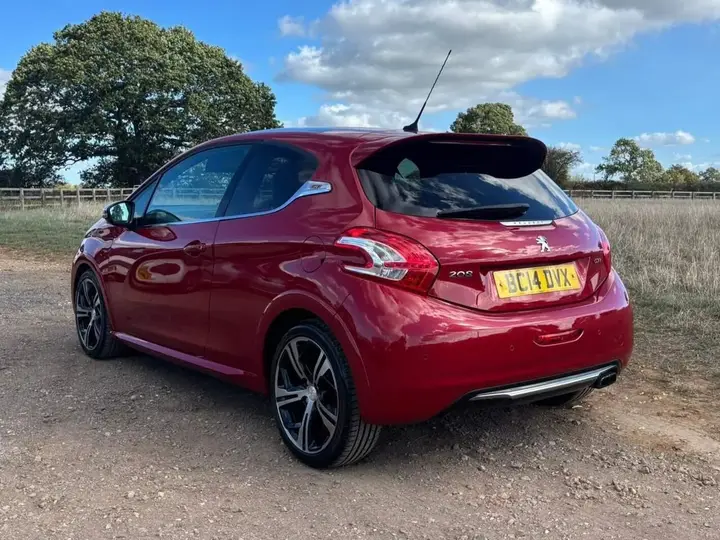 Peugeot 208 2014 photo 3