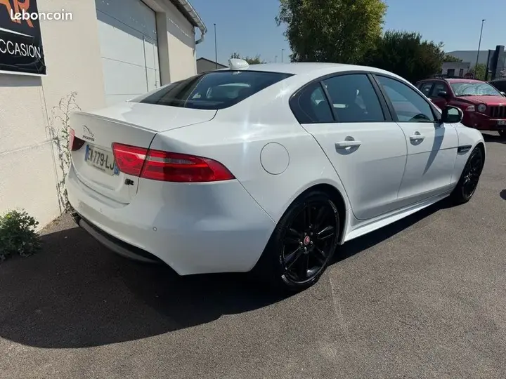 Jaguar Xe 2017 photo 3
