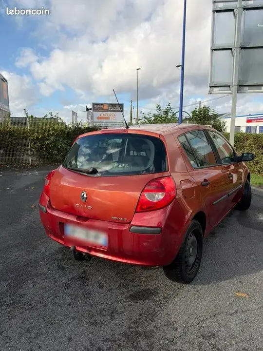 Renault Clio 2006 photo 3