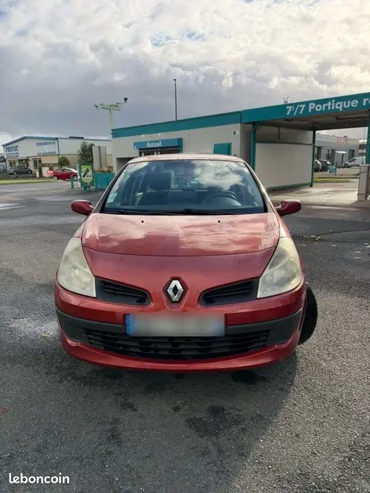Renault Clio 2006 photo 2