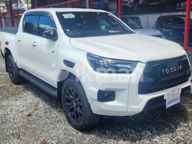 Toyota Hilux 2023 photo 2