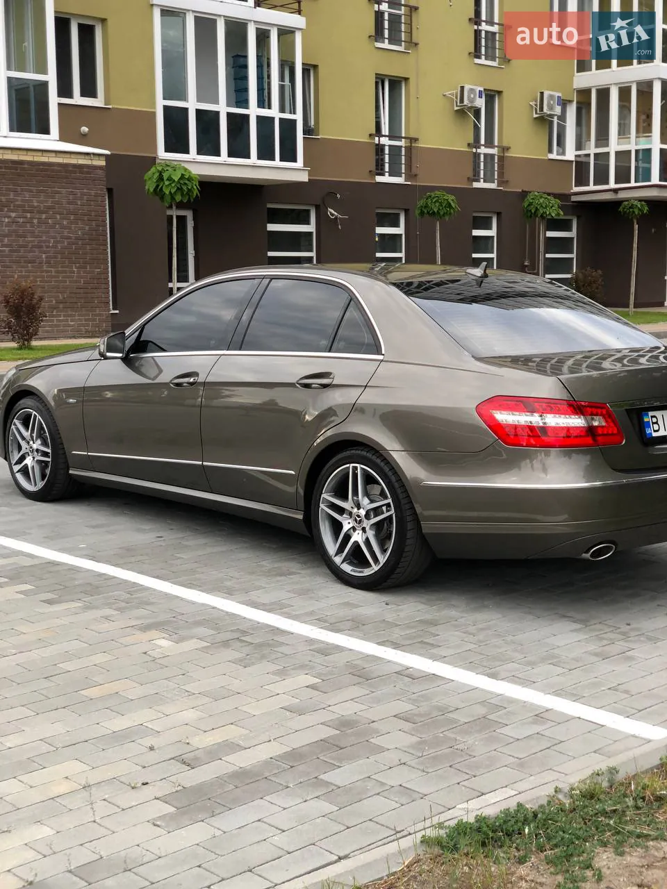 Mercedes-Benz E-Class 2011 photo 4