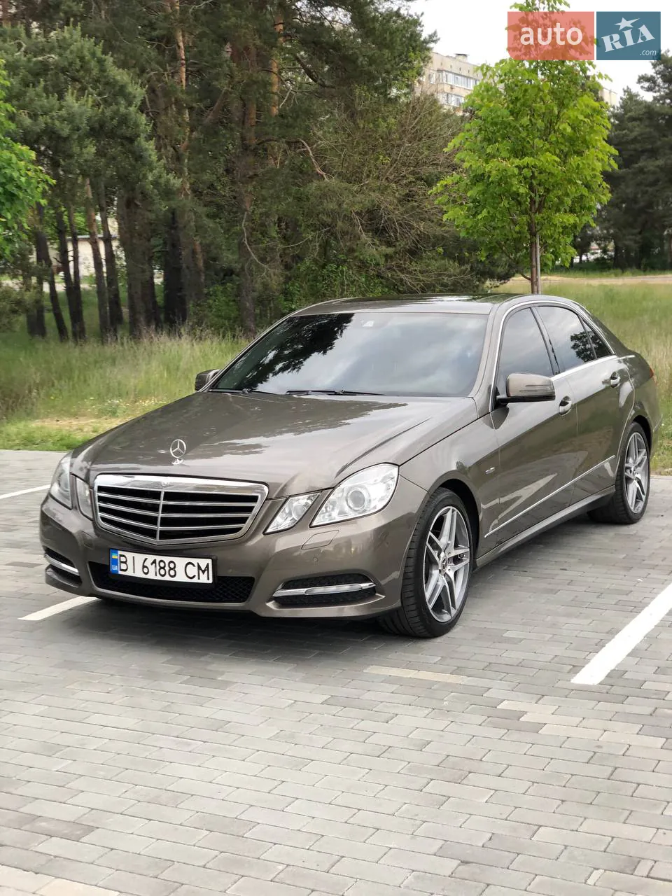 Mercedes-Benz E-Class 2011 photo 2