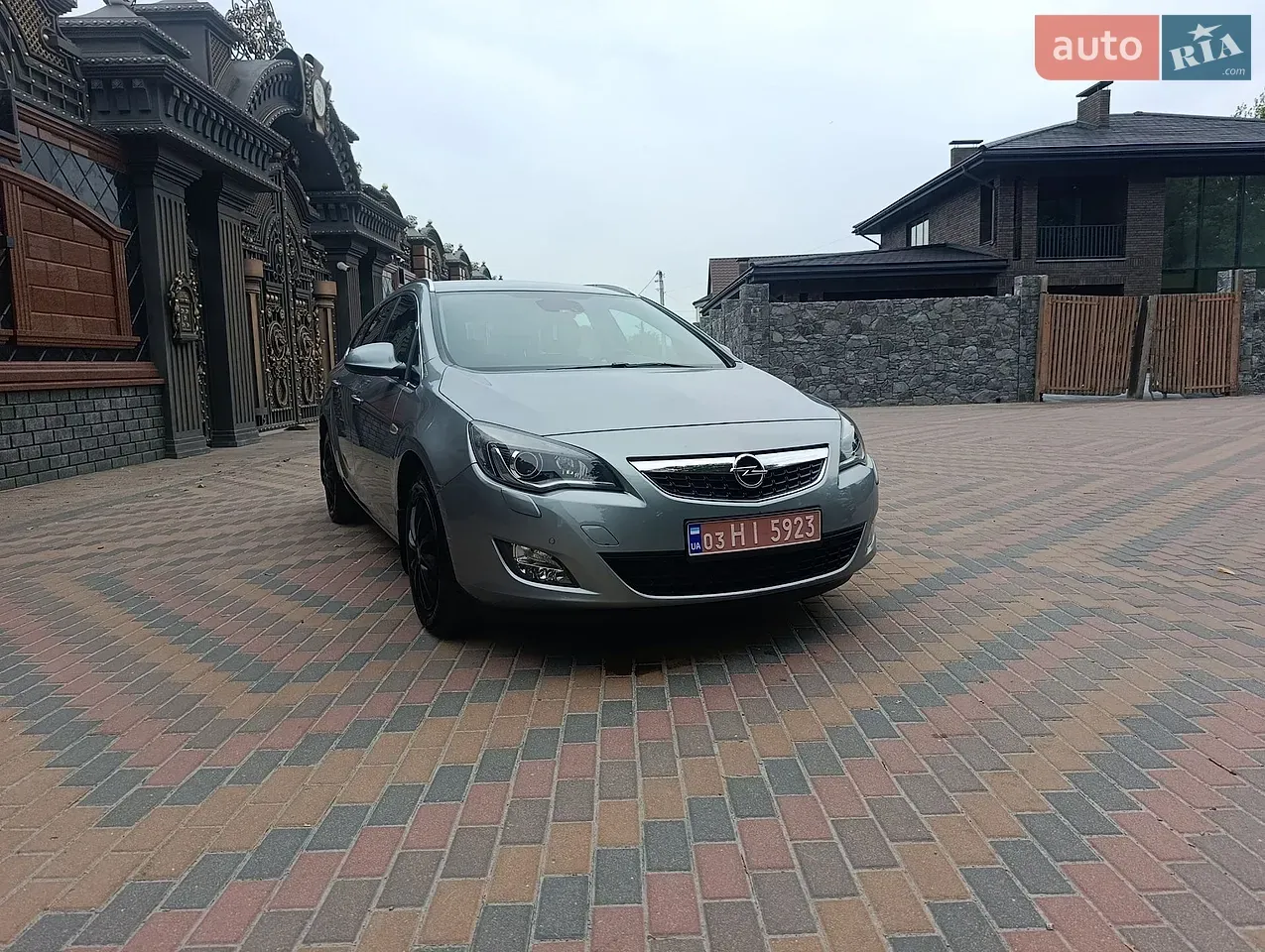 Opel Astra 2011 photo 4