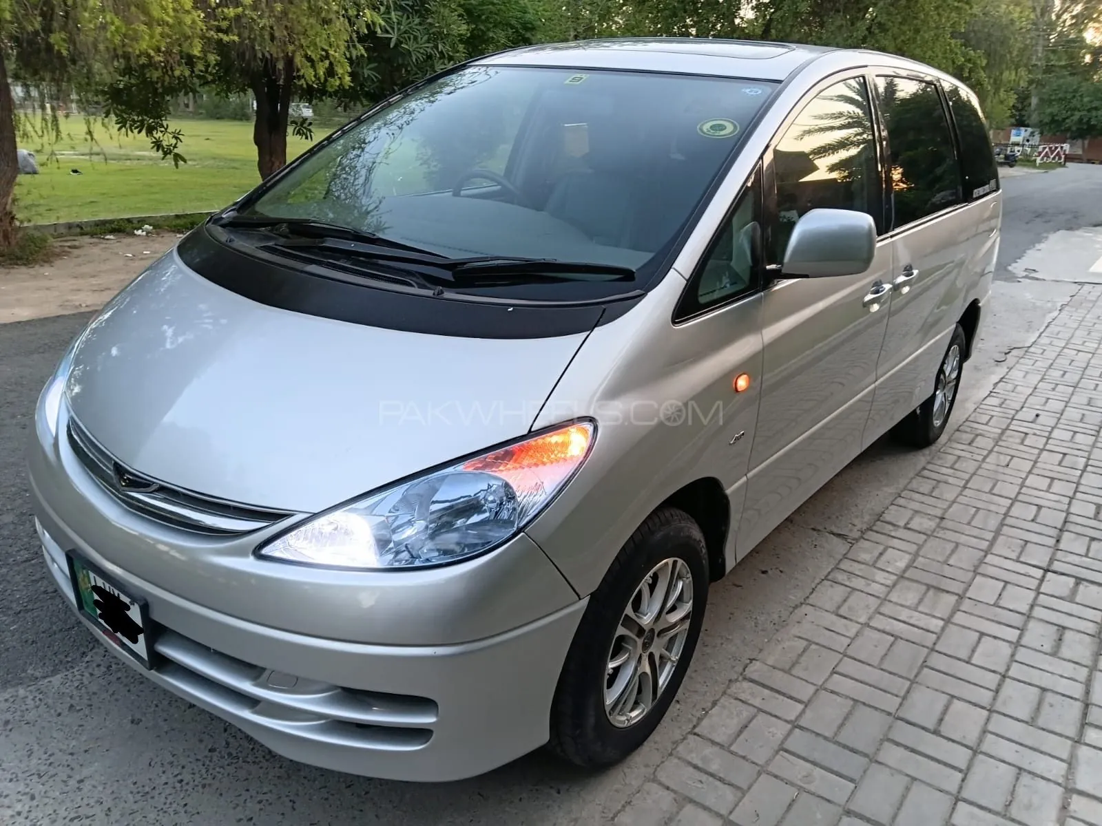 Toyota Estima