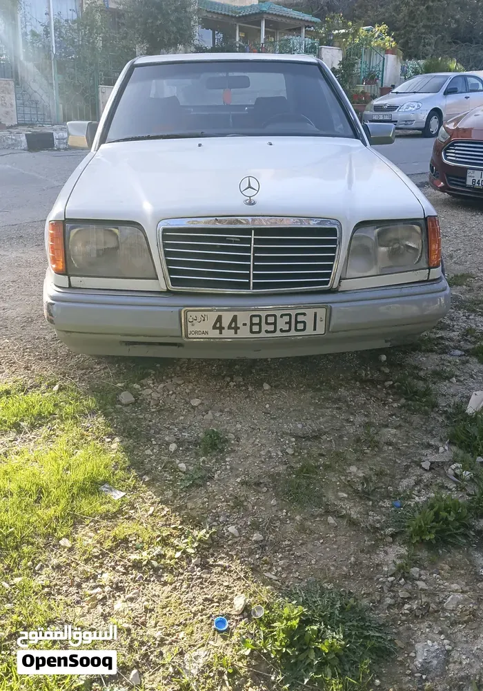 Mercedes-Benz E-Class 1986 photo 5
