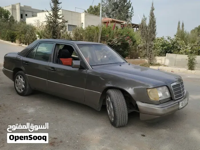 Mercedes-Benz E-Class 1986 photo 3