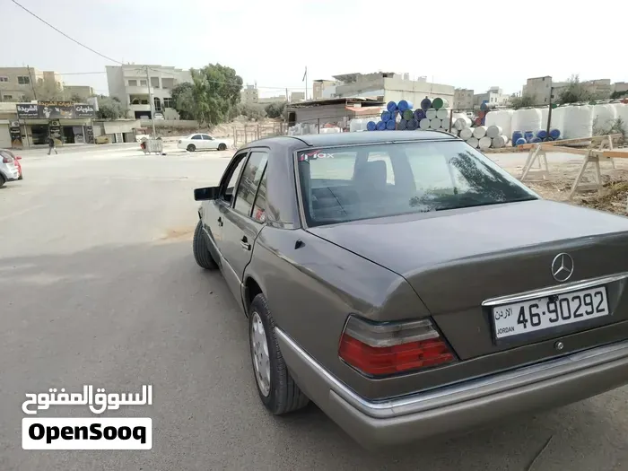 Mercedes-Benz E-Class 1986 photo 2