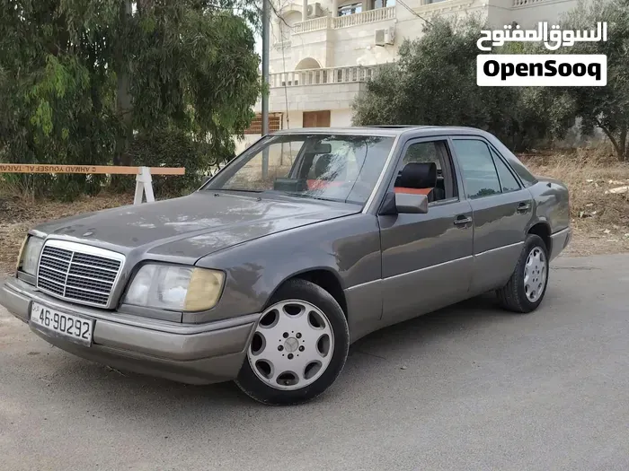Mercedes-Benz E-Class 1986 photo 4