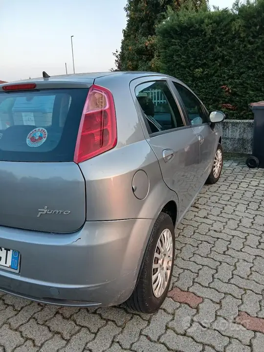Fiat Grande Punto 2009 photo 2