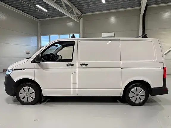 Volkswagen Transporter 2022 photo 2