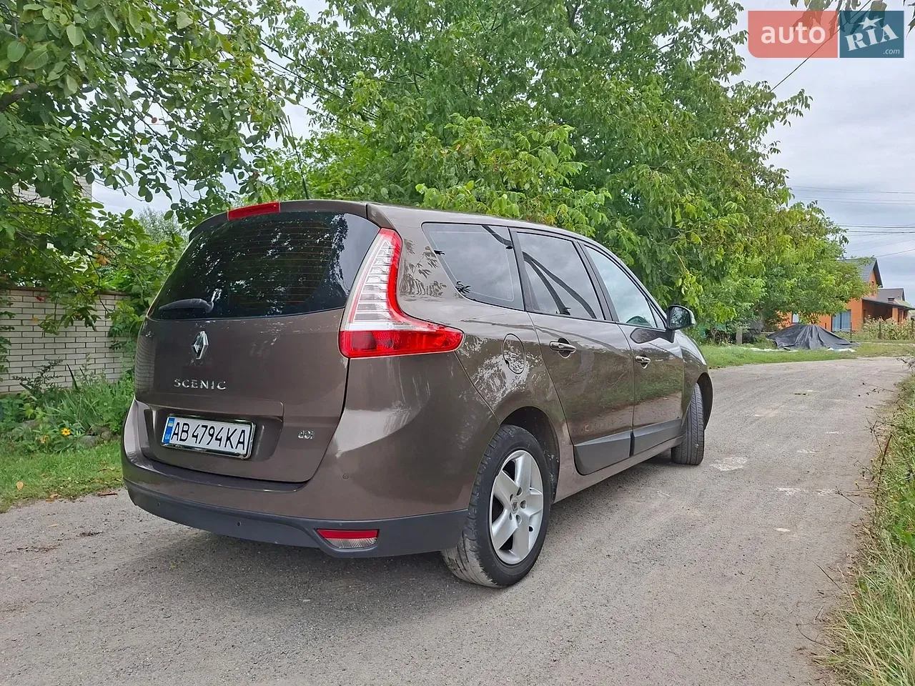 Renault Scenic 2012 photo 2