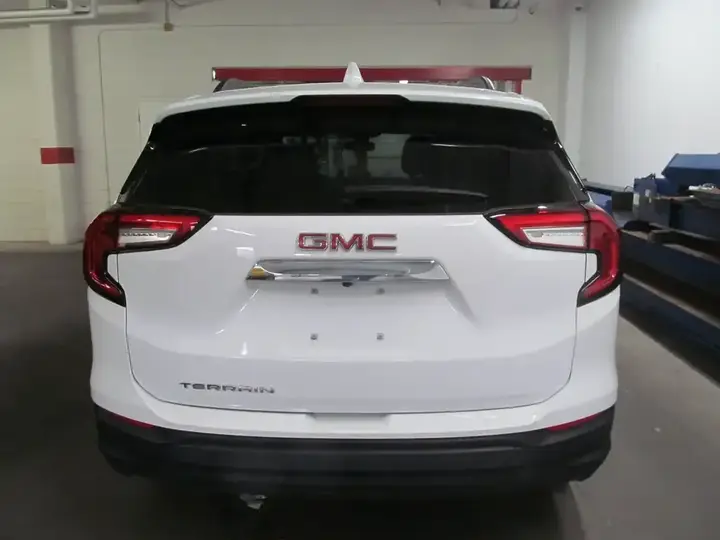 GMC Terrain 2024 photo 3