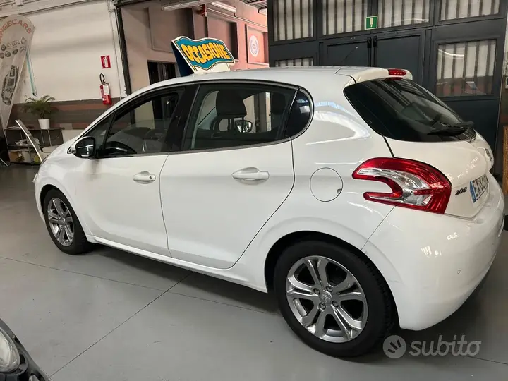 Peugeot 208 2014 photo 4
