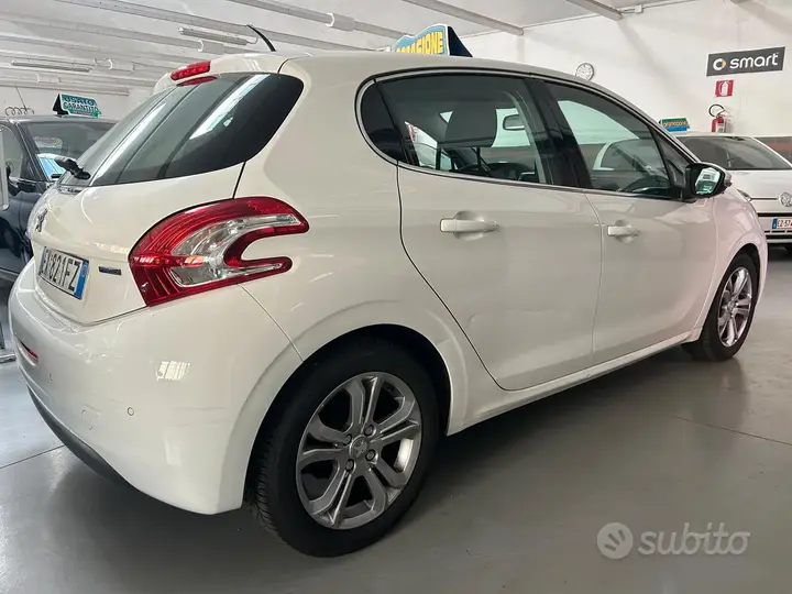 Peugeot 208 2014 photo 3
