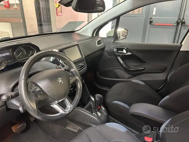 Peugeot 208 2014 photo 5