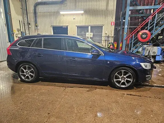 Volvo V60 2015 photo 2