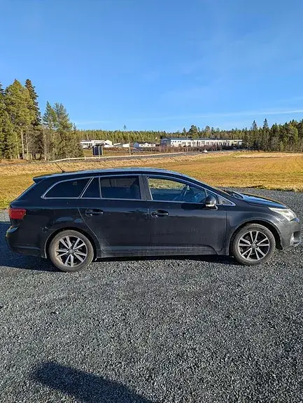 Toyota Avensis 2013 photo 2