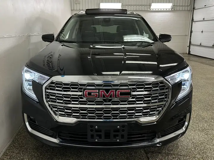 GMC Terrain 2024 photo 2
