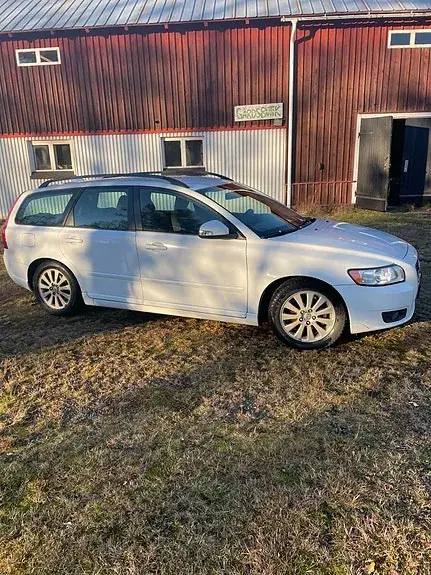 Volvo V50 2011 photo 2