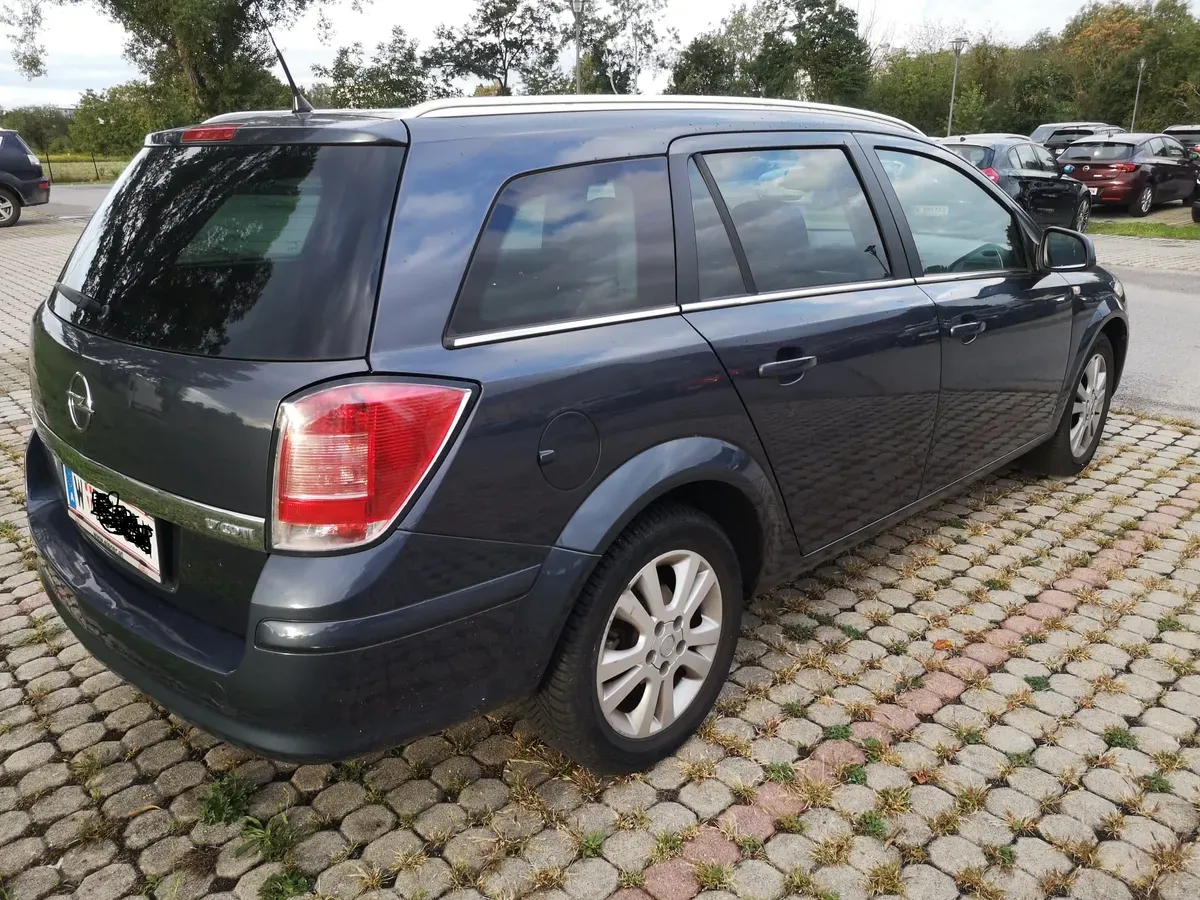 Opel Astra 2009 photo 3