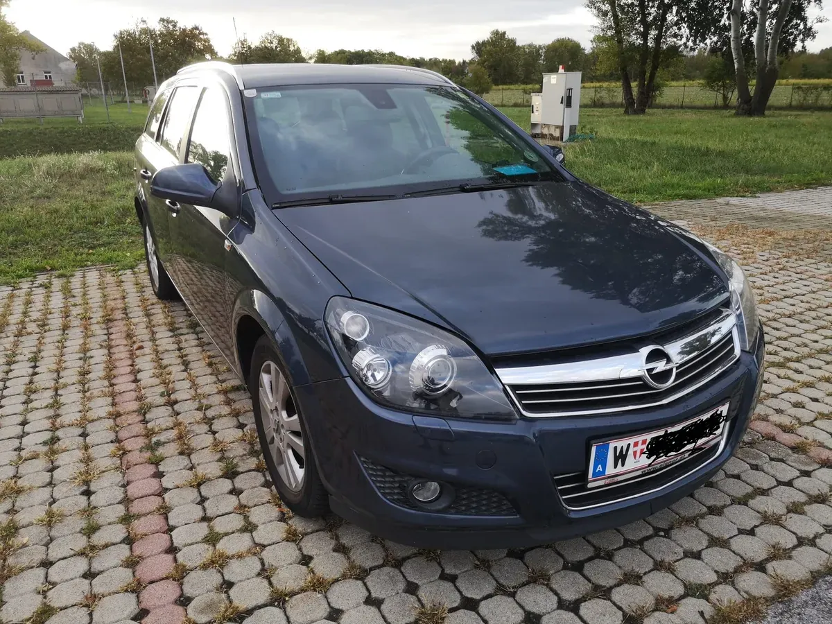 Opel Astra 2009 photo 2