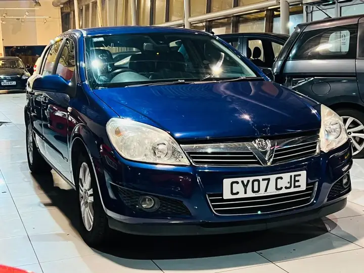 Vauxhall Astra 2007 photo 2