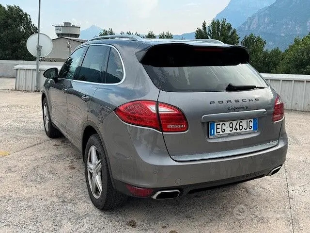 Porsche Cayenne 2011 photo 3