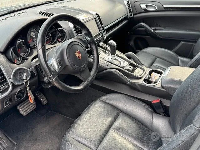 Porsche Cayenne 2011 photo 4
