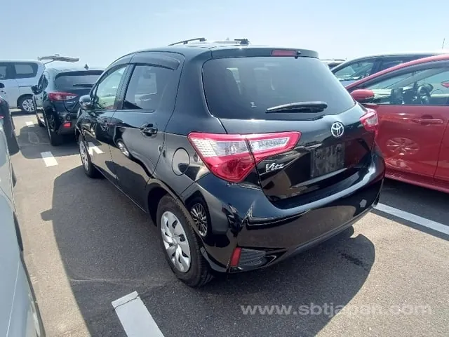 Toyota Vitz F 2018 photo 3