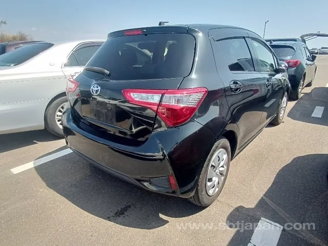 Toyota Vitz F 2018 photo 4