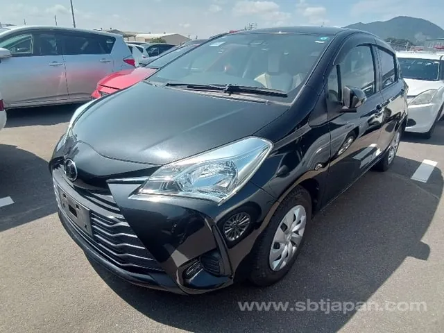 Toyota Vitz F 2018 photo 2