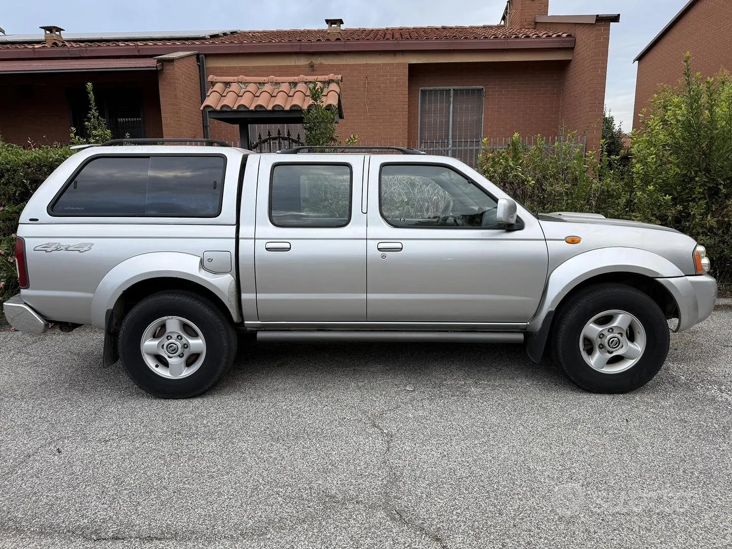 Nissan Navara 2006 photo 2