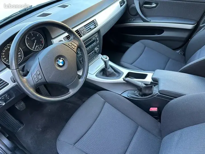 BMW Série 3 2010 photo 3