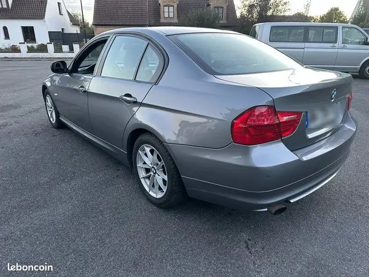 BMW Série 3 2010 photo 2