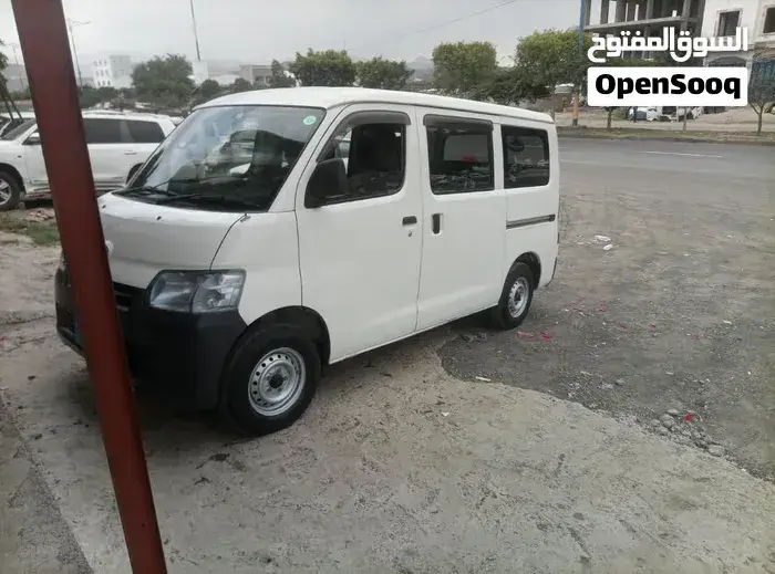 Toyota Hiace 2013 photo 5