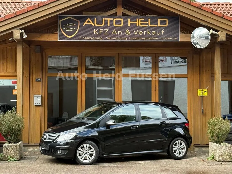 Mercedes-Benz B 180