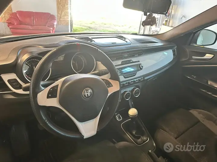 Alfa Romeo Giulietta 2011 photo 4
