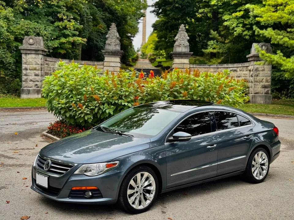 Volkswagen Passat 2011 photo 2