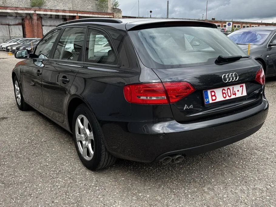 Audi A4 2011 photo 4