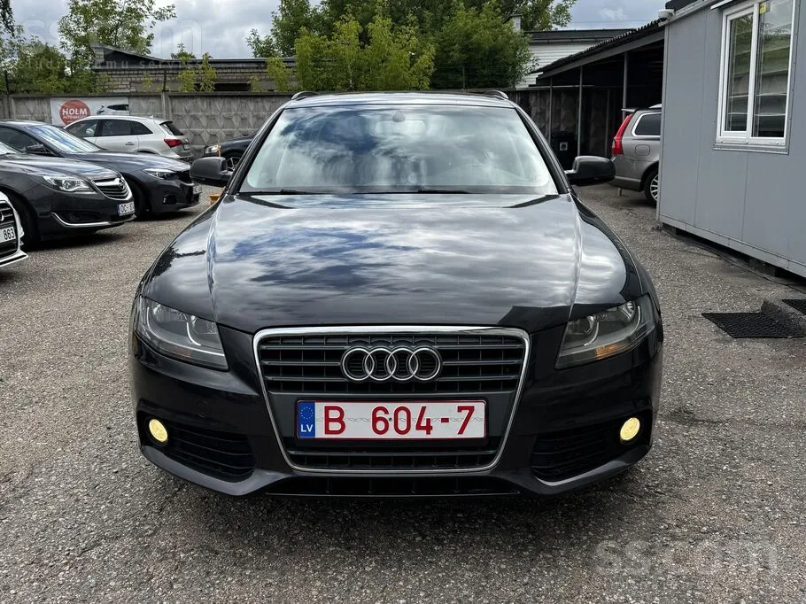Audi A4 2011 photo 2