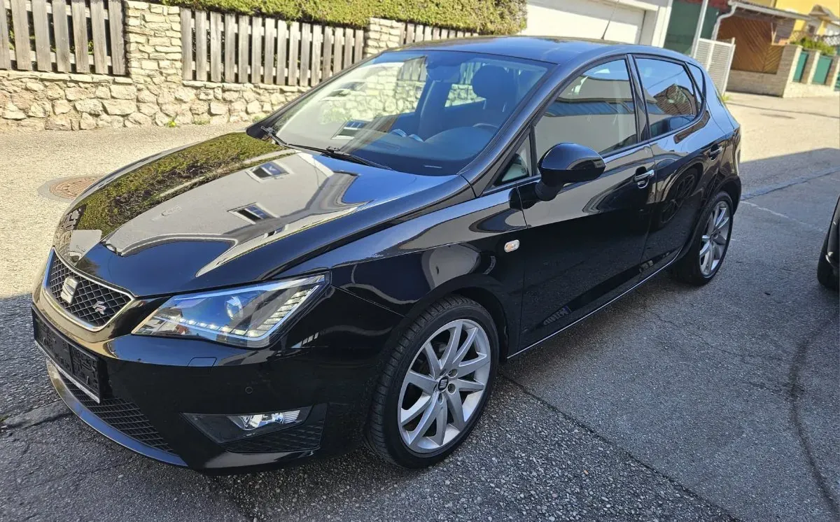 Seat Ibiza 2015 photo 2