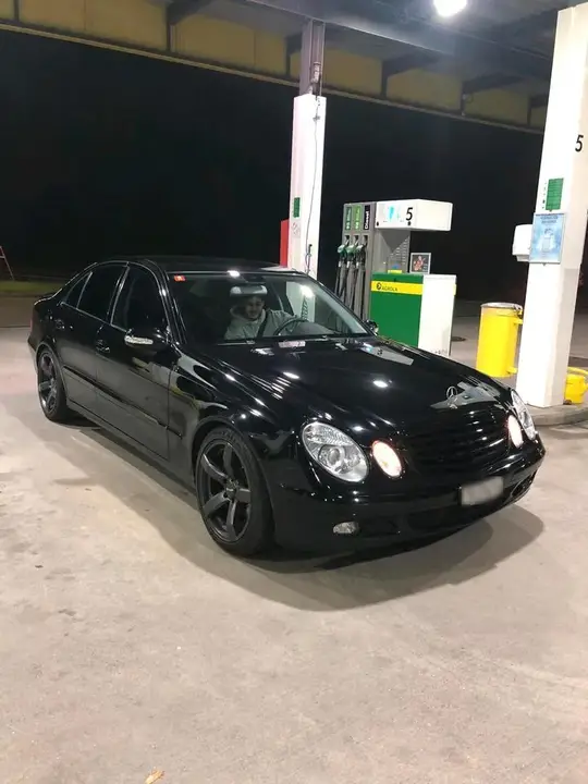 Mercedes-Benz E200
