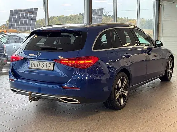 Mercedes-Benz C300 2023 photo 3