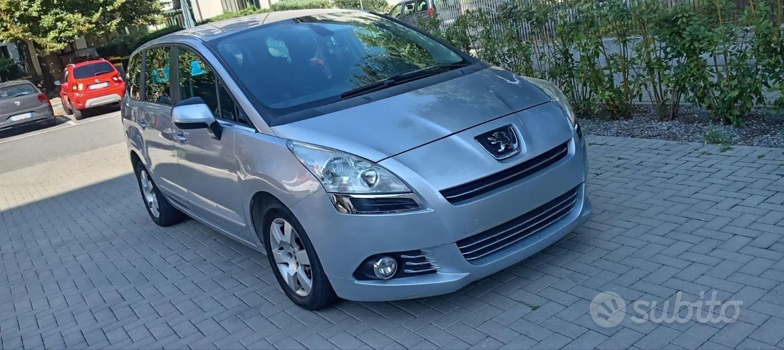 Peugeot 5008 2012 photo 2
