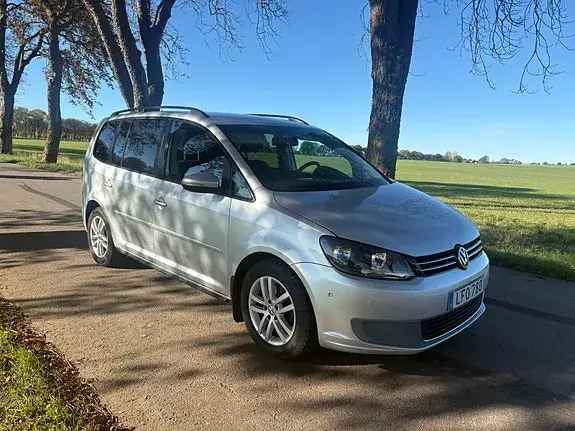 Volkswagen Touran 2011 photo 3