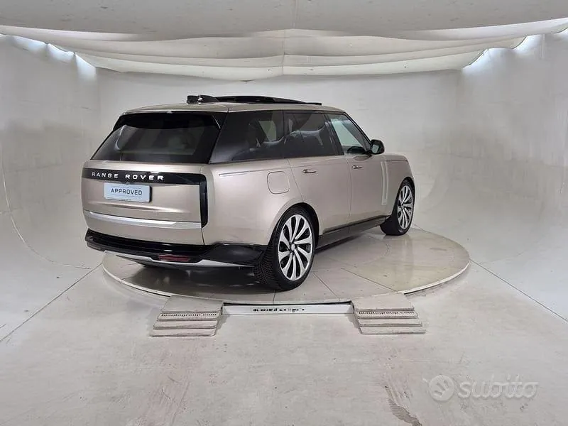 Land Rover Range Rover 2024 photo 2